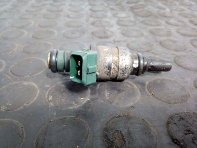 Inyector de combustible 0K30C13250 HYUNDAI