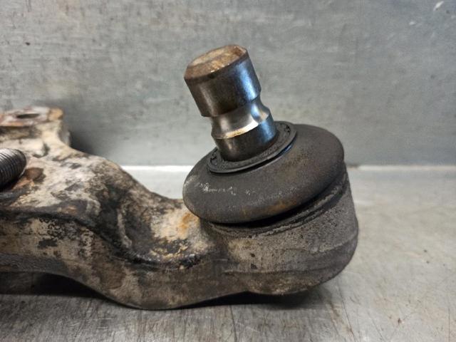 0K55234300C HYUNDAI Brazo inferior derecho de la suspensión delantera  en stock Gandía