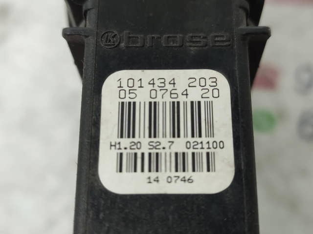 101434203 VAG Motor del elevalunas de la puerta delantera derecha  en stock Córdoba