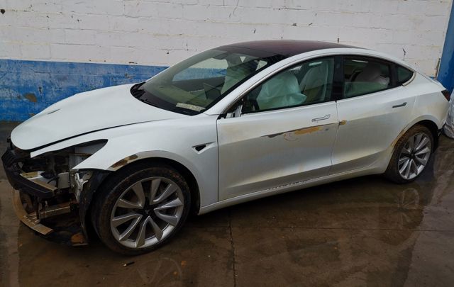 Brazo inferior izquierdo/derecho de suspensión delantera 104434100C TESLA