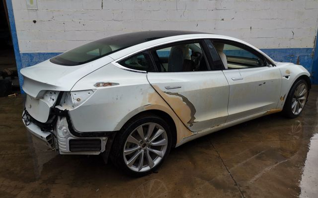 Brazo inferior izquierdo/derecho de suspensión delantera 104434100C TESLA