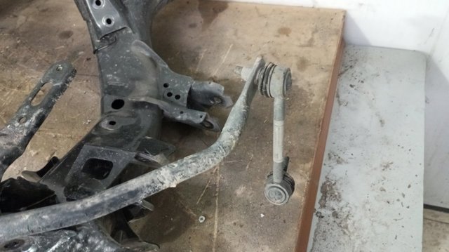 Comprar Estabilizador trasero Tesla Model 3  5YJ3 a bajo precio