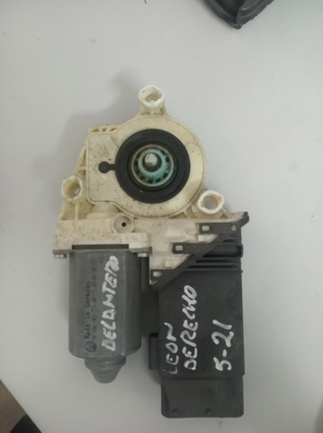 VAG 105415301 Motor del elevalunas de la puerta delantera derecha  disponible España
