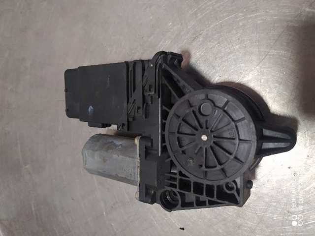 105415301 VAG Motor del elevalunas de la puerta delantera derecha  disponible Alicante