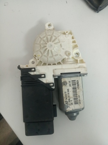 105415301 VAG Motor del elevalunas de la puerta delantera derecha comprar Alcalá