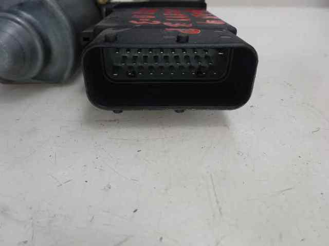 105415301 VAG Motor del elevalunas de la puerta delantera derecha  en stock Córdoba