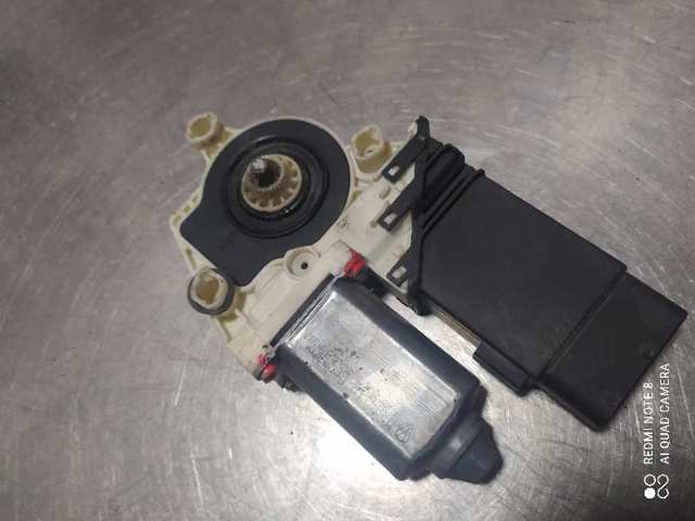 105415301 Motor del elevalunas de la puerta delantera derecha  comprar en Reus