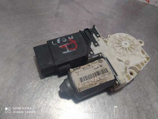 105415301 Motor del elevalunas de la puerta delantera derecha  disponible Burgos