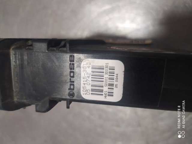 105415301 Motor del elevalunas de la puerta delantera derecha  disponible Utrera