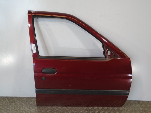 Panel exterior de puerta delantera derecha 1055087 Ford