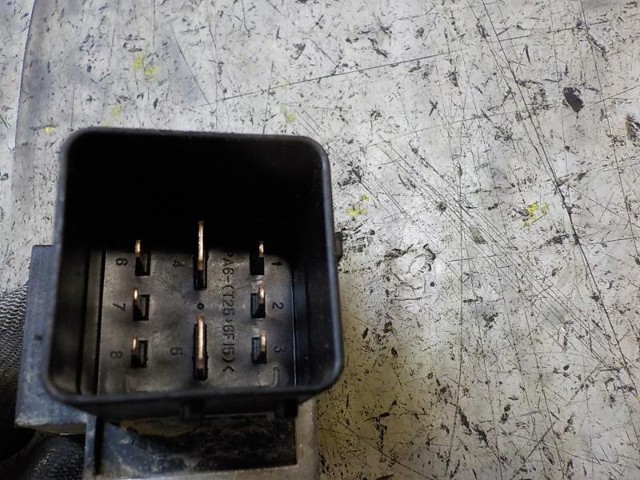 Relé de bujía de precalentamiento Nissan Sunny 3 Y10