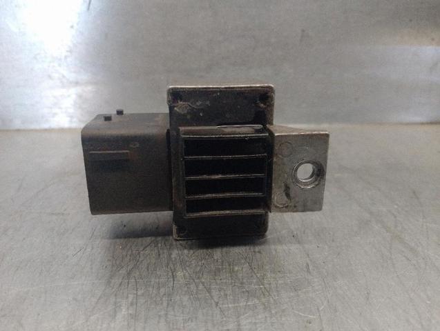 Relé de bujía de precalentamiento Renault DUSTER 2 HM