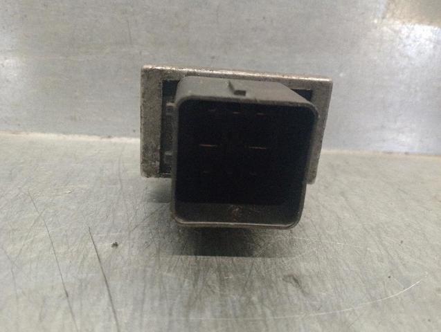 Relé de bujía de precalentamiento Renault DUSTER 2 HM