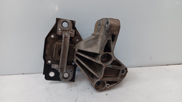 11210JD500 Soporte de motor delantero  en stock Granada