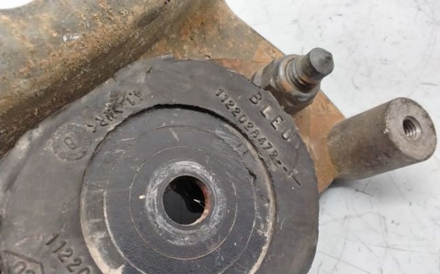 112202847R Soporte izquierdo del motor  disponible Utrera