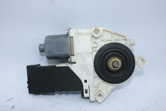 1137328125 Motor del elevalunas eléctrico  en stock Sabadell