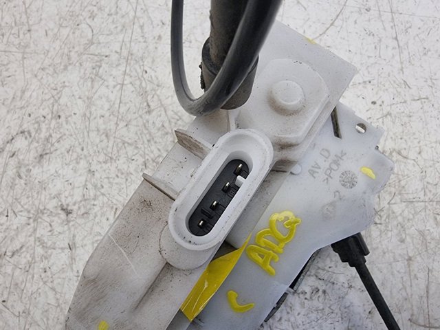 119121 Cerradura de puerta delantera derecha  en stock Granada