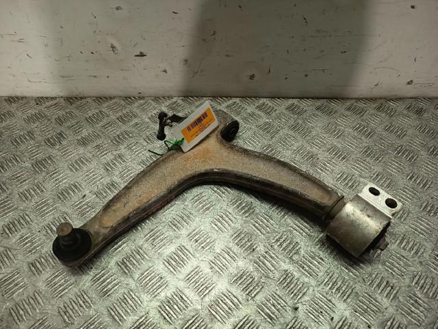 Brazo inferior izquierdo de la suspensión delantera 12799199 GM