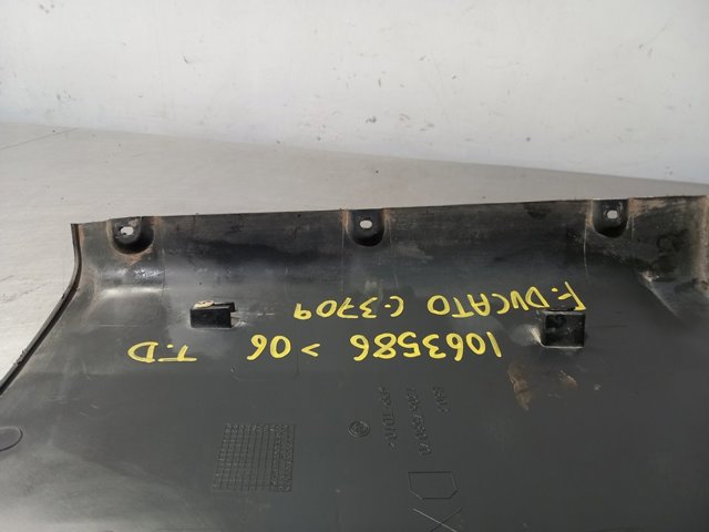 1305768070 Moldura del guardabarros trasero derecho  en stock Granada