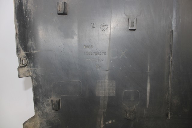PEUGEOT 1305768070 Moldura del guardabarros trasero derecho  comprar en Murcia
