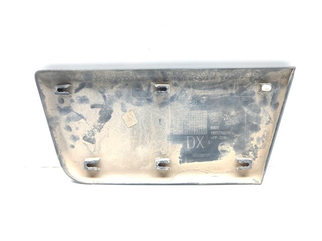 1305776070 PEUGEOT Moldura de puerta delantera derecha  en stock Huelva