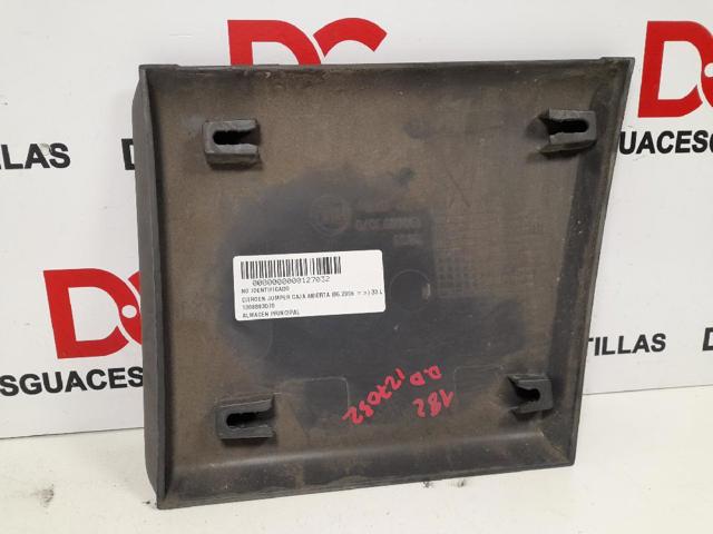PEUGEOT 1306893070 Moldura exterior central derecha del pilar de la carrocería  en stock Valencia