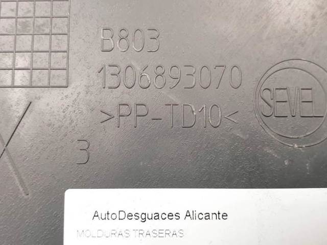 1306893070 PEUGEOT Moldura exterior central derecha del pilar de la carrocería  en stock Huelva