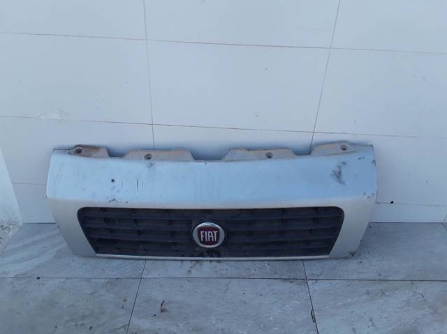 FIAT 1308067070 Parrilla del radiador  disponible Valladolid