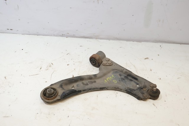 Brazo inferior derecho de la suspensión delantera 13140038 OPEL