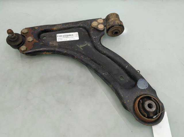 13140039 Brazo inferior izquierdo de la suspensión delantera  disponible Málaga