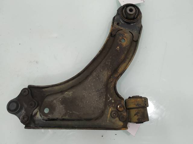 13140039 Brazo inferior izquierdo de la suspensión delantera  disponible Burgos