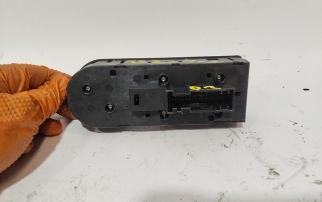 OPEL 13209203 Interruptor de elevalunas delantera izquierda  en stock Terrassa