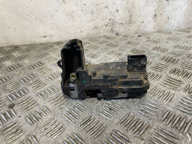 13210739 OPEL Cerradura de la puerta trasera derecha  en stock Gandía