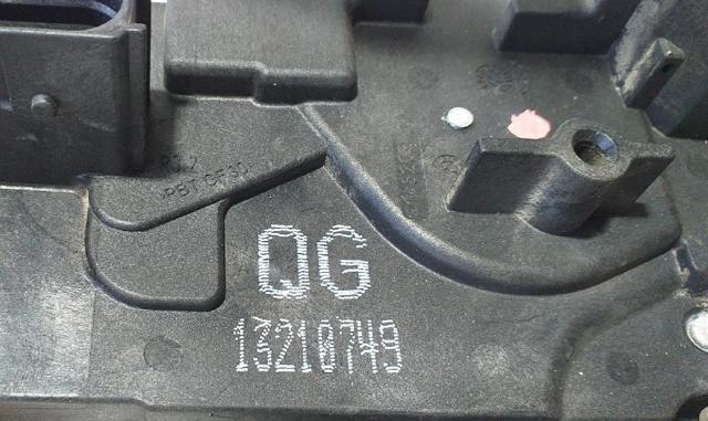 13210749 Cerradura de puerta delantera derecha  disponible Málaga