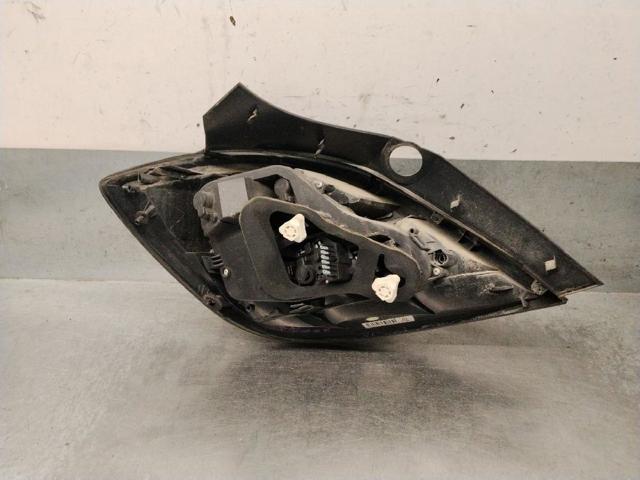 OPEL 13222325 Piloto trasero derecho  en stock Terrassa
