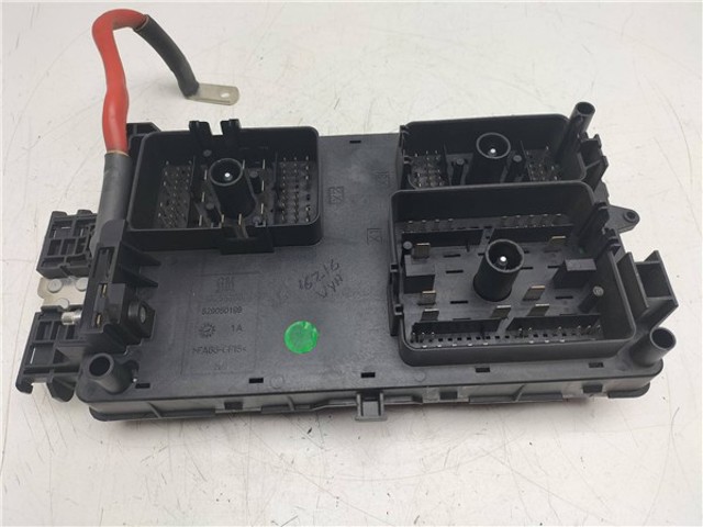 OPEL 13222782 Caja de fusibles  disponible Valladolid