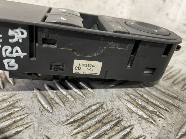 OPEL 13228706 Interruptor de elevalunas delantera izquierda  en stock Valencia