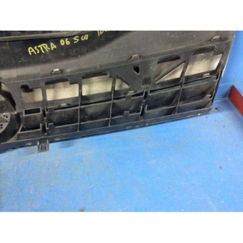 Rejilla delantera 13241967 OPEL