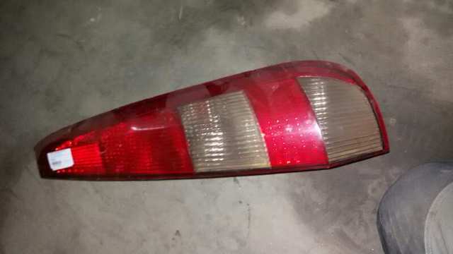 1324563 FORD Piloto trasero exterior derecho  en stock Gandía