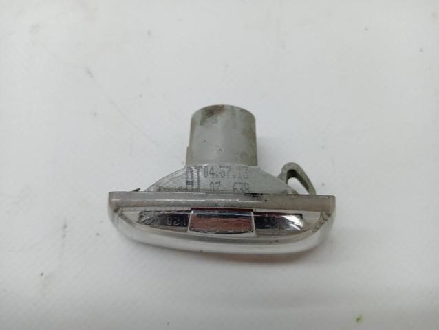 Luz intermitente de guardabarros derecho 13252456 OPEL
