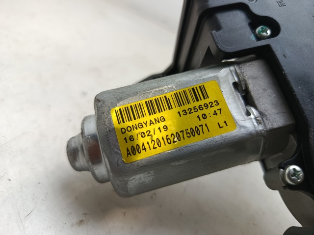 13256923 OPEL Motor del limpiaparabrisas trasero  comprar en Jaén