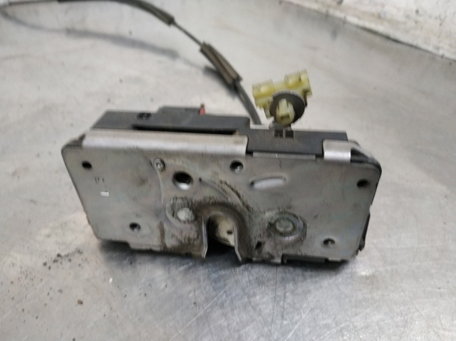 13258274 Cerradura de puerta delantera derecha  en stock Sabadell