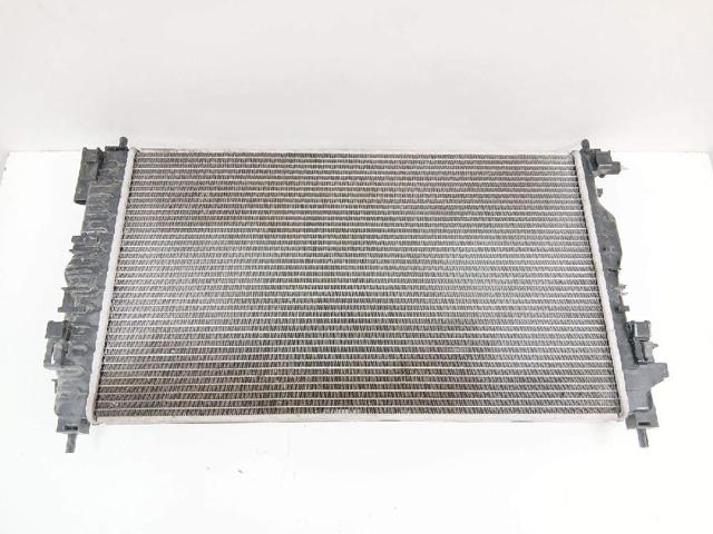 13267666 GM Radiador de refrigeración del motor  disponible Vigo