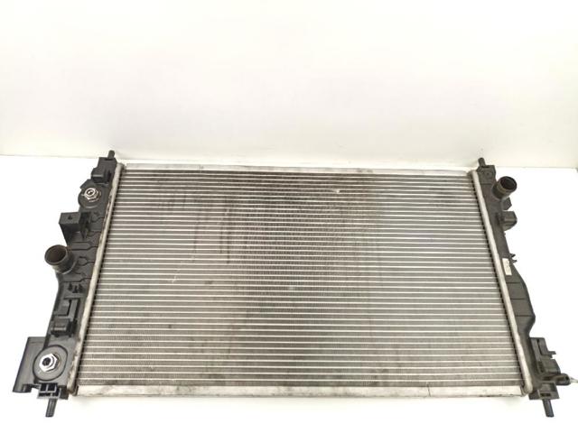 Radiador del motor 13267667 GM
