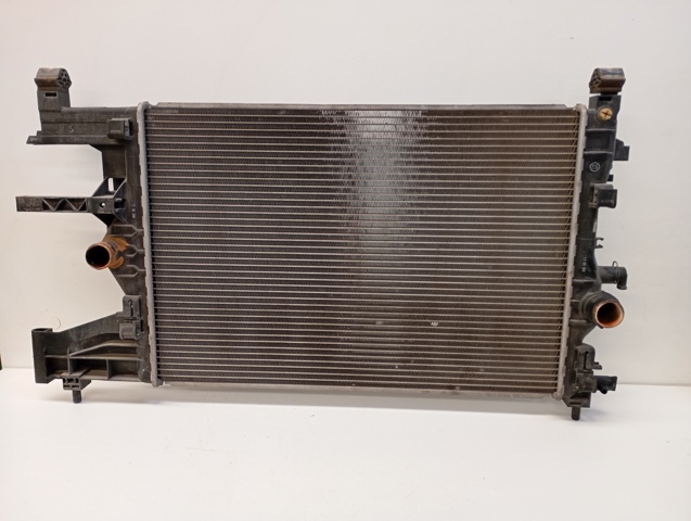 OPEL 13281773 Radiador de refrigeración del motor  disponible España
