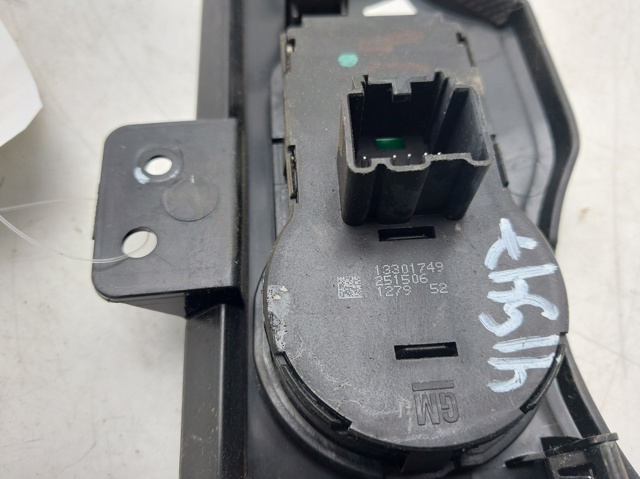13301749 GM Interruptor de luces en el tablero  disponible Ourense