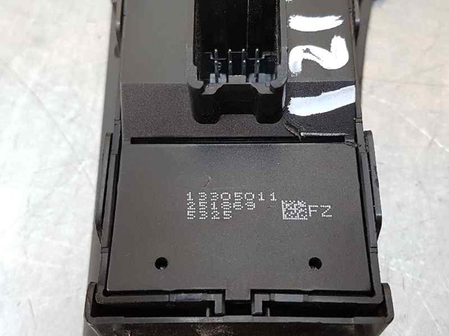 OPEL 13305011 Unidad de control de elevalunas delantera izquierda  disponible España