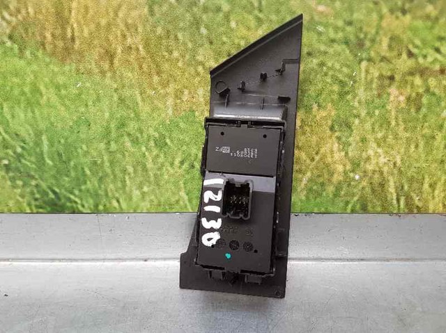 OPEL 13305011 Interruptor de elevalunas delantera izquierda  en stock Salamanca