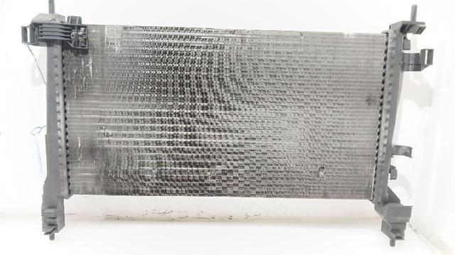 1330Y4 Radiador de refrigeración del motor  disponible Utrera