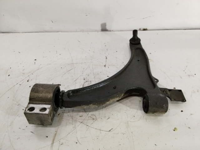 OPEL 13318884 Brazo inferior izquierdo de la suspensión delantera  disponible Valladolid